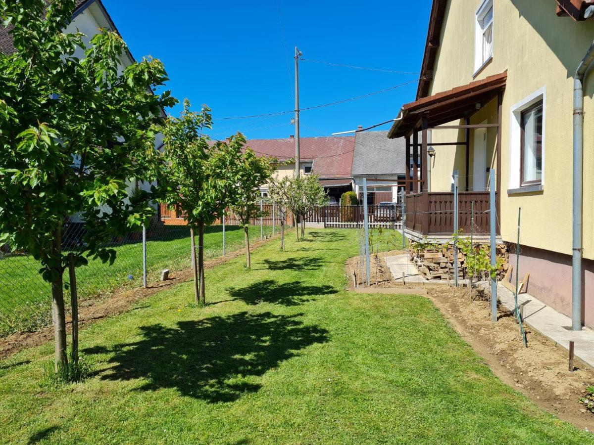 Gyoengyvirag Apartman Lenti Luaran gambar